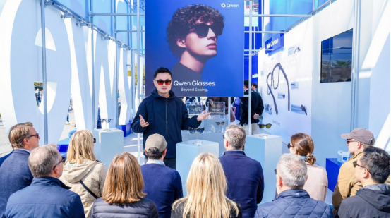 2026世界移动通信大会启幕,千问AI眼镜亮相并开启预约