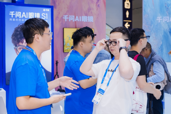 千问AI眼镜亮相文博会，带来文博文旅新体验