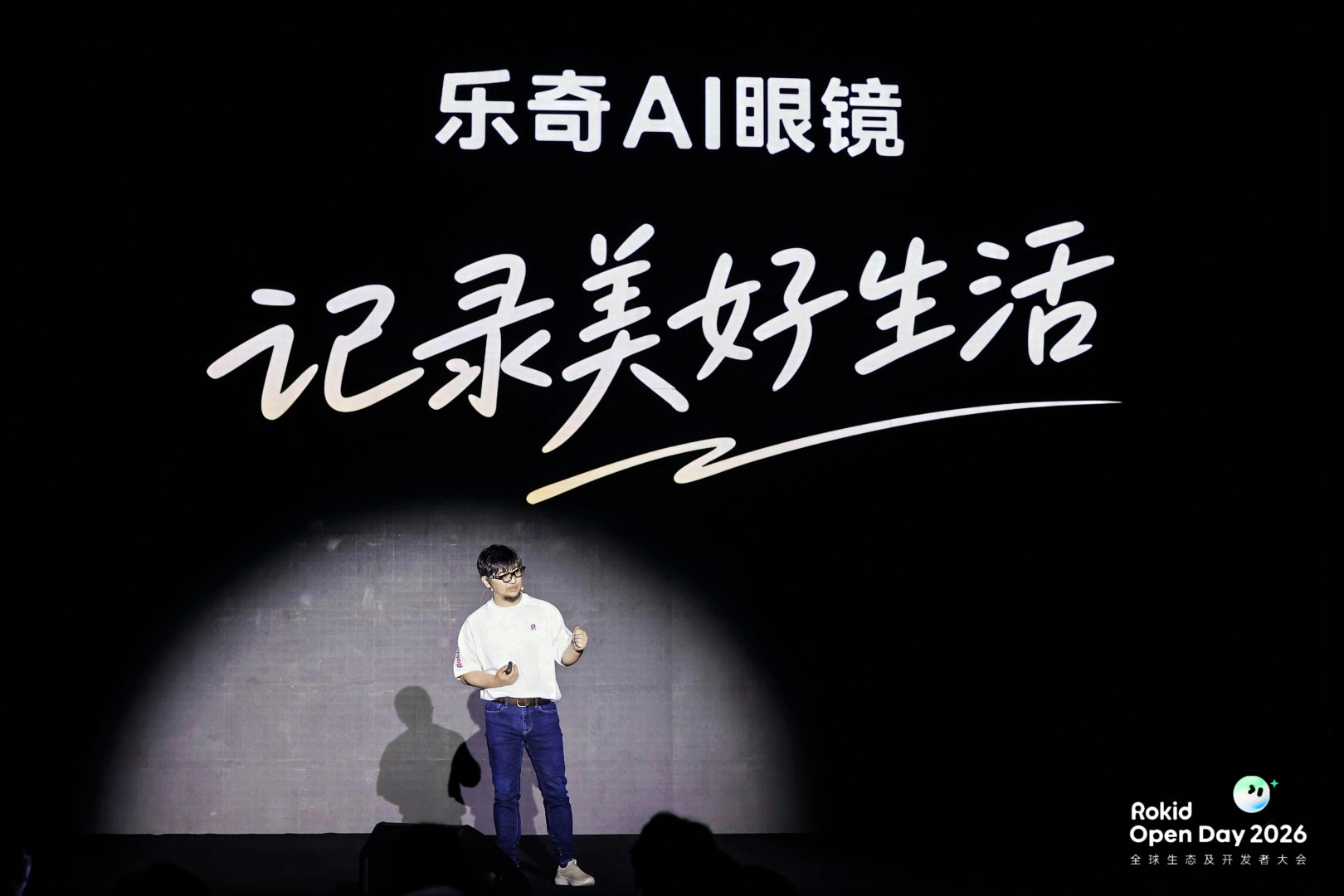 Rokid发布AI眼镜新功能，支持支付宝微信扫码打车买药
