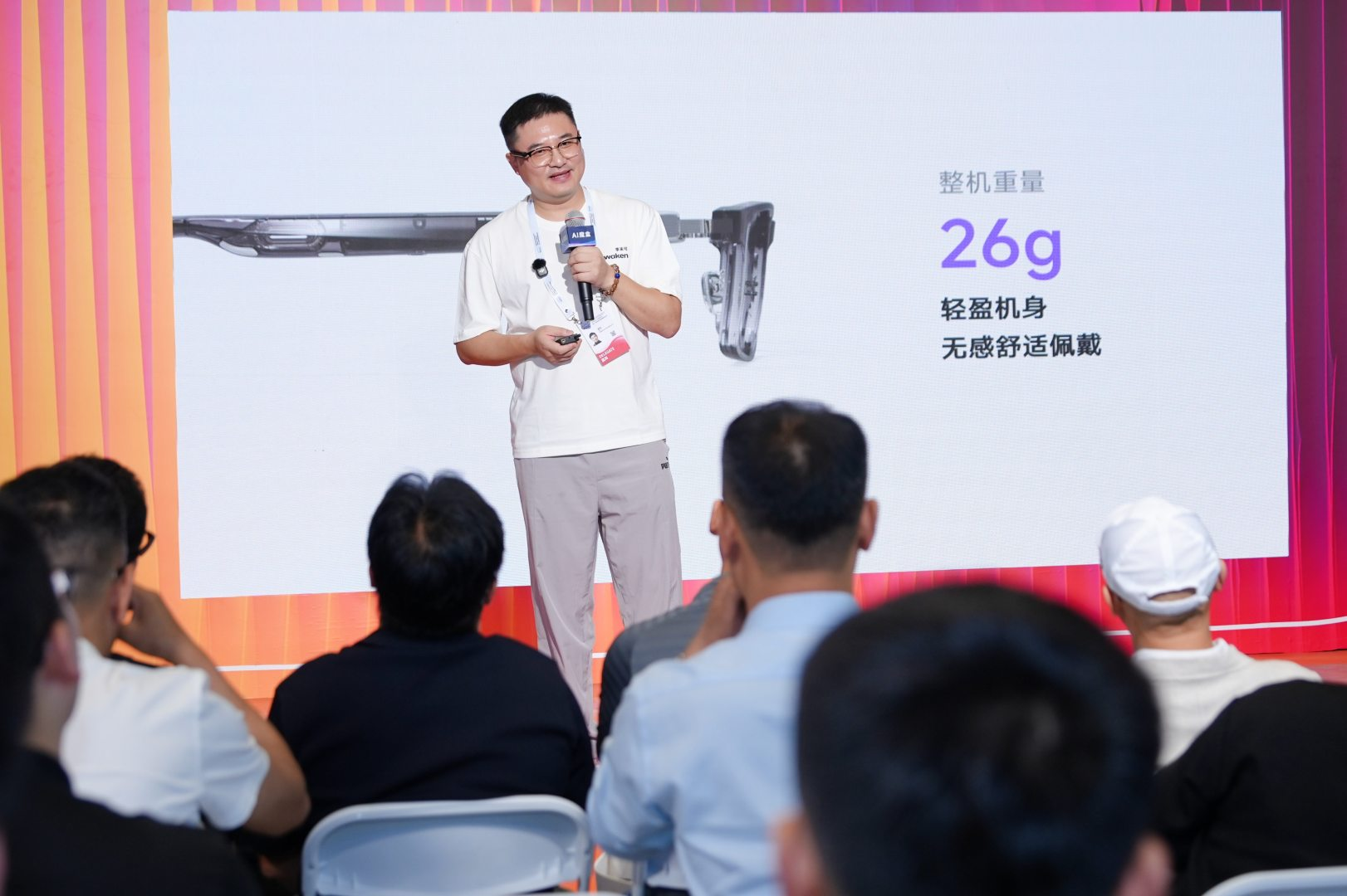 AI记忆眼镜李未可X发布 499元起 能拍能记还能翻