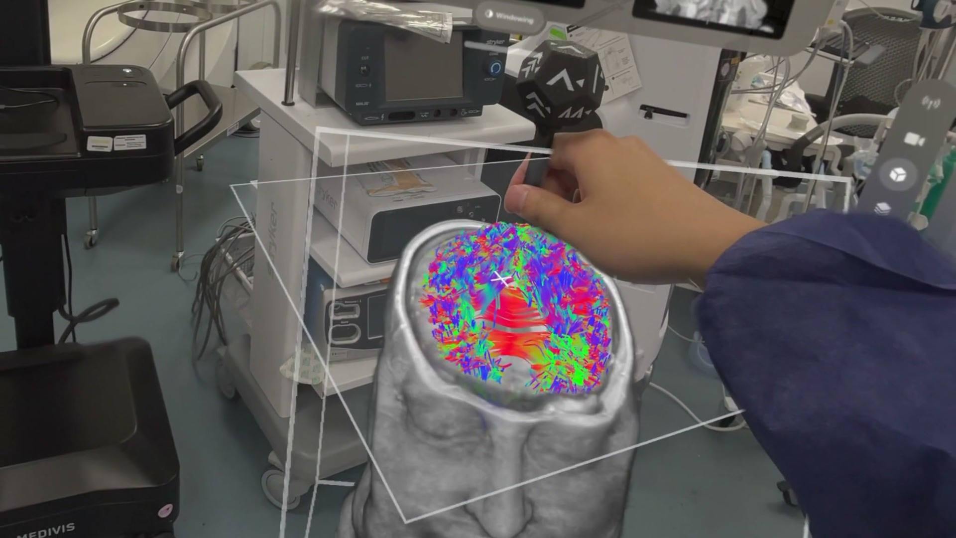 Vision Pro医疗新体验：用实体工具操控3D影像，教学更直观